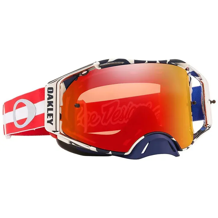 Oakley moves to Darbi Accessories